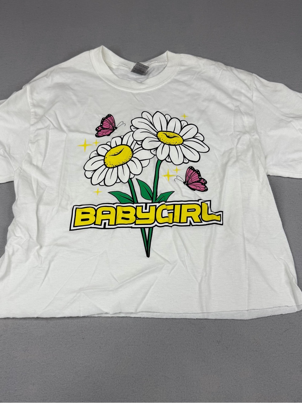 Gildan Baby Girl Crop Tee Womens M White Daisy Butterfly Y2K Graphic NWOT